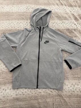 Nike Tech Fleece Zipper Sweatshirt - Men’s Small